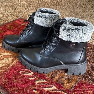 Wanted Quicksand Combat Booties w/Fur around the Top size 8